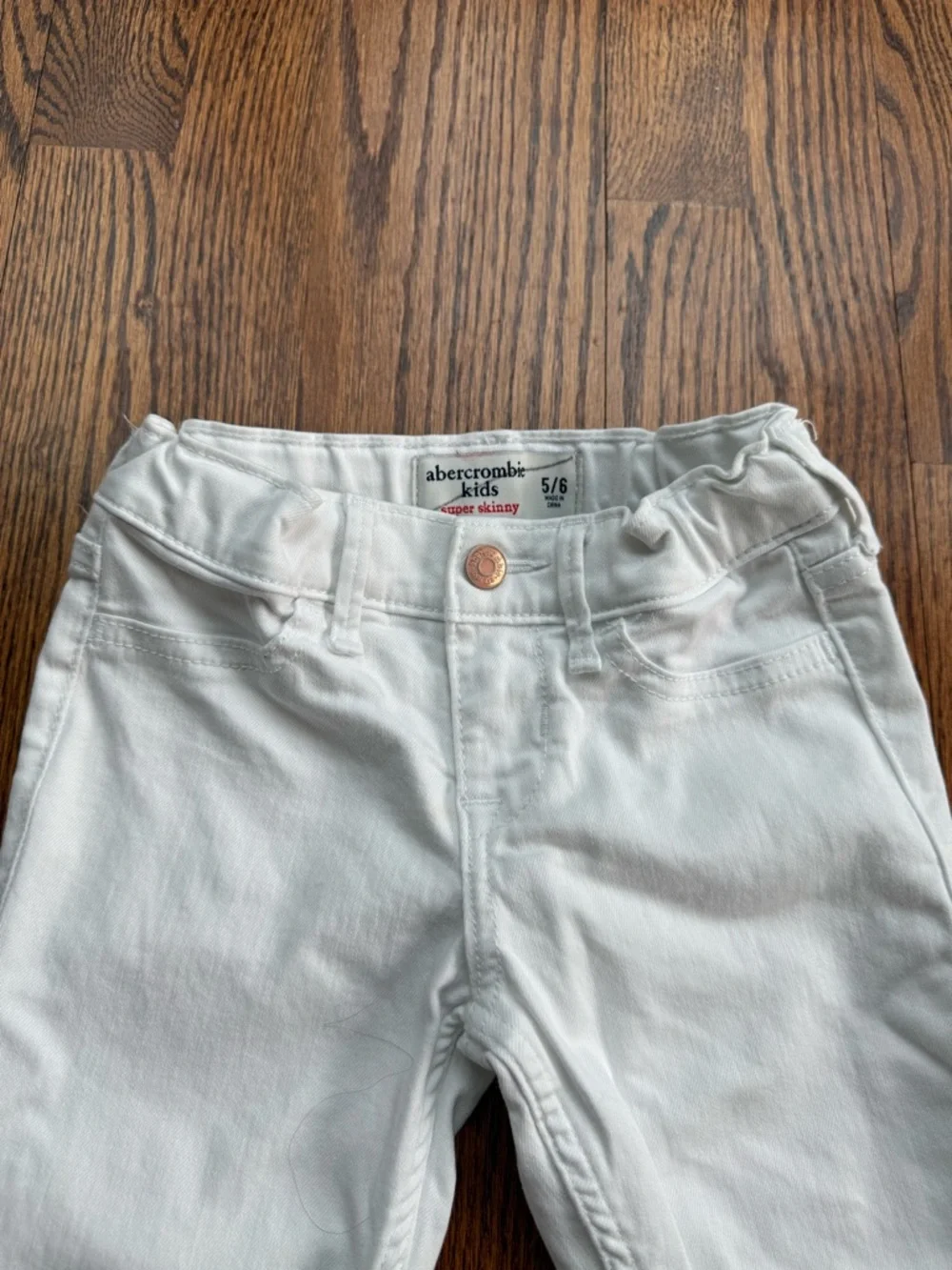 Abercrombie White Jeans 5/6 - Picture 3 of 10
